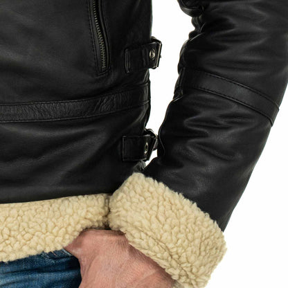 Slim-Fit-Bikerjacke im Lammfell-Stil für Herren mit schwarzem Innenfutter und Rindway-Schnallenkragen